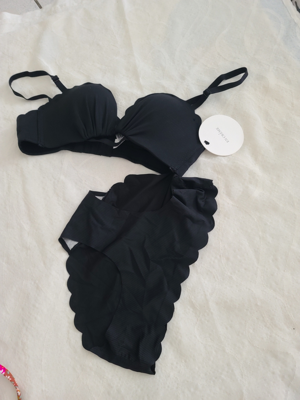 En Creme Black Scallop Bikini Set